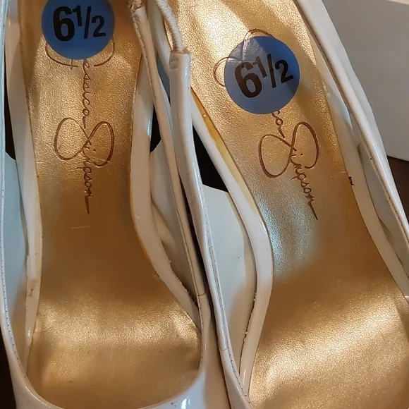 High Heels - Picture 3 of 5